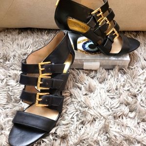 Michael Kors Buckle-up Peep-Toe Heel S9